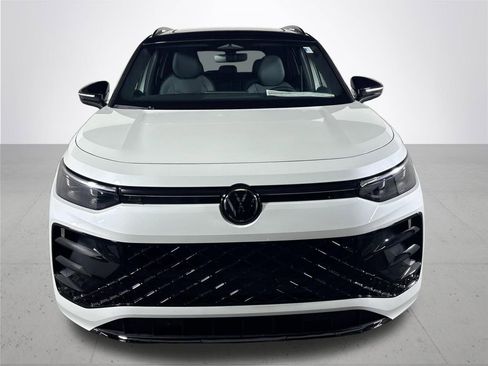 New 2025 Volkswagen Tiguan SE R-Line image 3