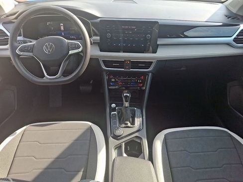 Used 2025 Volkswagen Taos SE AWD/4WD image 15