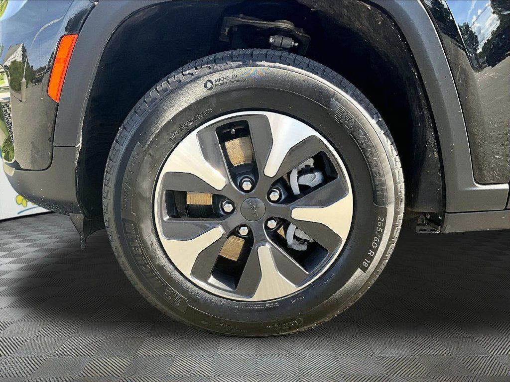 Used 2023 Jeep Grand Cherokee 4WD 4xe image 7