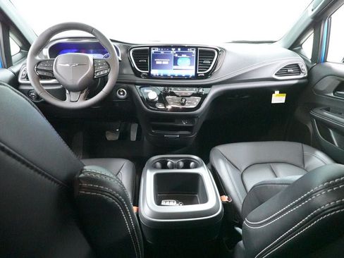 New 2026 Chrysler Pacifica Select w/ S Appearance Package FWD image 10