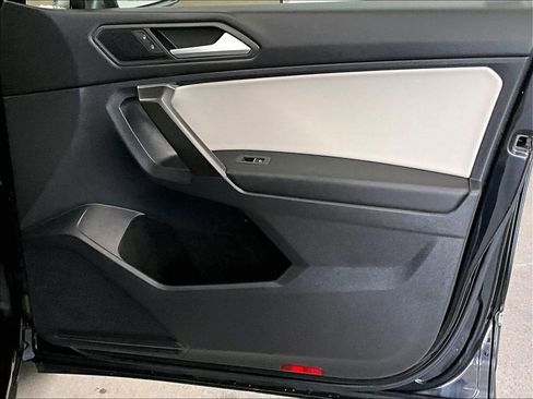 Used 2021 Volkswagen Tiguan SE AWD/4WD image 12