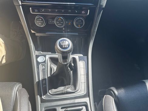 Used 2019 Volkswagen Golf R 4-Door AWD/4WD image 27
