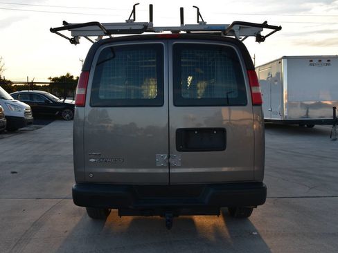 Used 2010 Chevrolet Express 2500 image 6