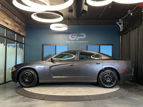 Used 2014 Dodge Charger SE RWD image 6
