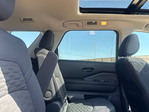 Used 2025 Nissan Pathfinder SV w/ SV Premium Package AWD/4WD image 31