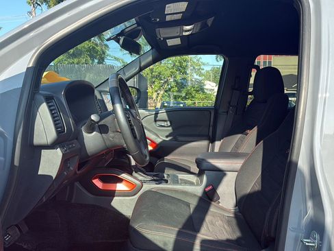 Used 2023 Nissan Frontier PRO-4X w/ Pro Convenience Package AWD/4WD image 9