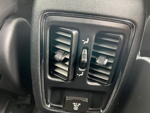 Used 2019 Jeep Grand Cherokee Laredo AWD/4WD image 14