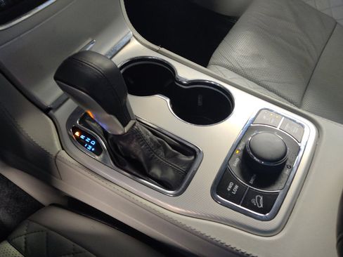 Used 2018 Jeep Grand Cherokee Summit AWD/4WD image 26