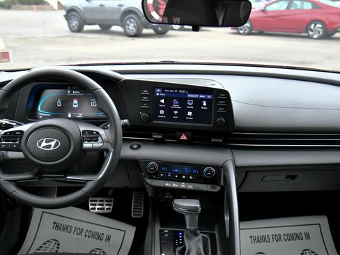 Used 2025 Hyundai Elantra Sport image 32