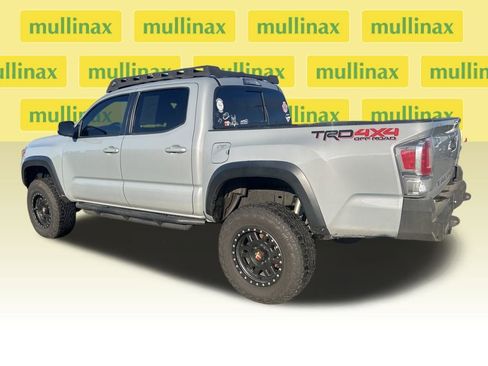 Used 2020 Toyota Tacoma TRD Off-Road image 11