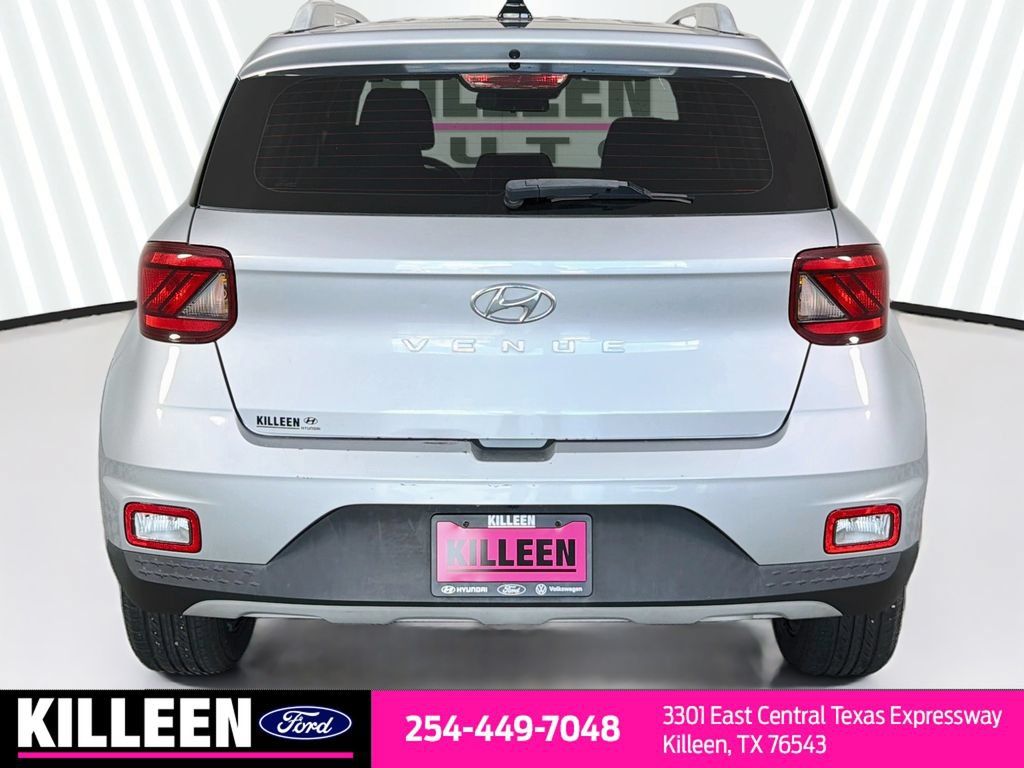 Used 2022 Hyundai Venue SEL FWD image 8