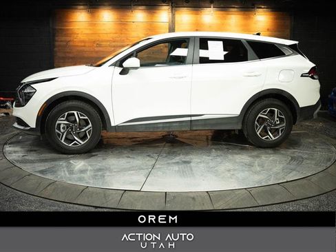 Used 2023 Kia Sportage LX image 1