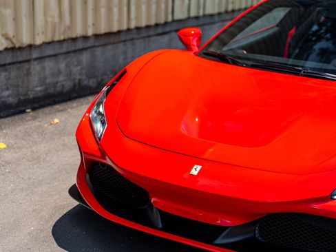 Used 2022 Ferrari F8 Tributo RWD image 4