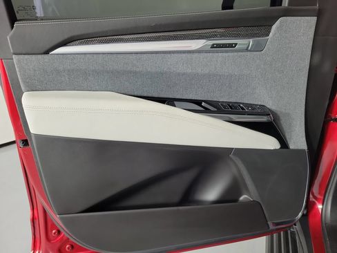 Certified 2025 Cadillac Escalade ESV V AWD/4WD image 19