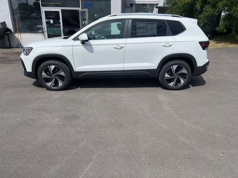 New 2025 Volkswagen Taos SE image 14