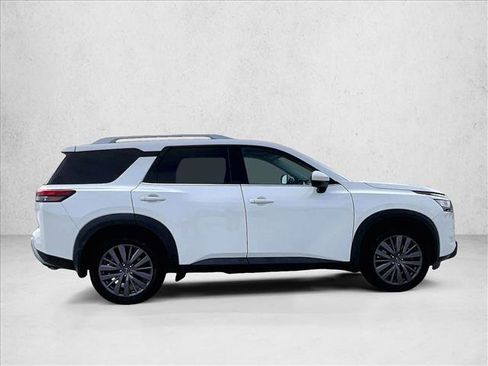 Used 2023 Nissan Pathfinder SL w/ SL Premium Package FWD image 5