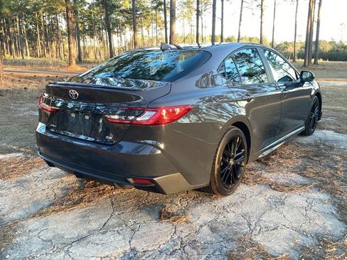 Used 2025 Toyota Camry SE image 5