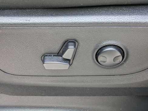 Used 2025 RAM 1500 Big Horn RWD image 17
