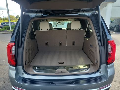 Used 2025 GMC Yukon XL Denali w/ Sun & Power Step Package AWD/4WD image 7