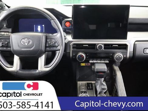Used 2025 Toyota 4Runner TRD Off-Road Premium AWD/4WD image 15