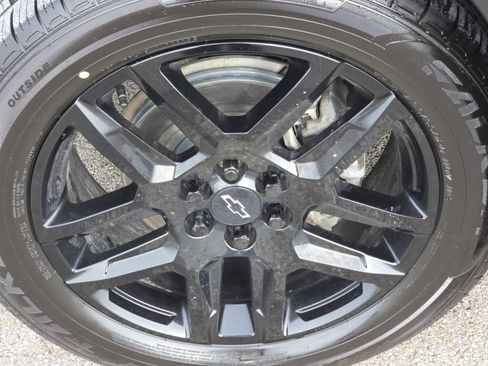 Used 2021 Chevrolet Traverse LS w/ LPO, Black Accent Package image 7