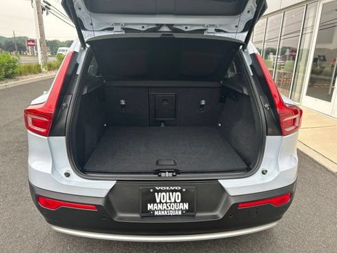 Certified 2025 Volvo XC40 B5 Core AWD/4WD image 11