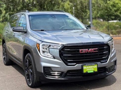 Used 2024 GMC Terrain SLE w/ Elevation Edition AWD/4WD image 7