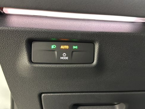 New 2026 Volkswagen Tiguan SE R-Line AWD/4WD image 18