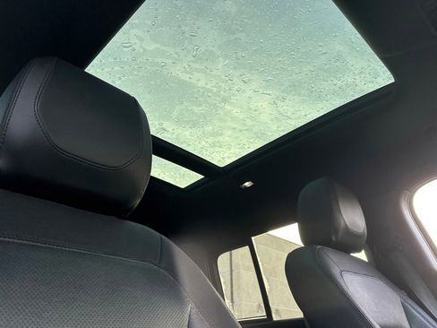 Used 2023 Land Rover Defender 130 X-Dynamic SE image 25