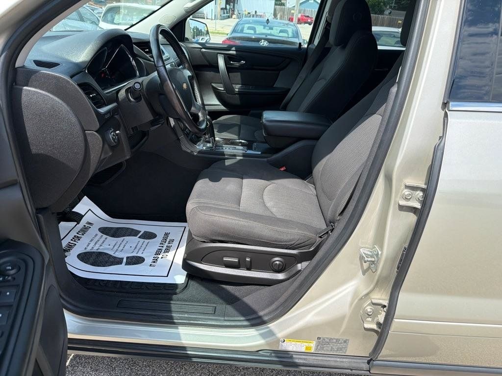 Used 2016 Chevrolet Traverse LT w/ Style and Technology Package FWD image 13