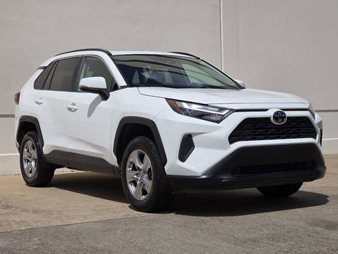 Used 2022 Toyota RAV4 XLE w/ Convenience Package image 6
