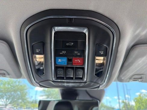 Used 2023 Jeep Grand Cherokee Limited w/ Luxury Tech Group II AWD/4WD image 28