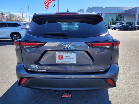 Certified 2024 Toyota Highlander XLE image 10
