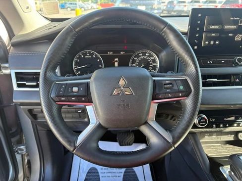 Used 2025 Mitsubishi Outlander SE FWD image 15