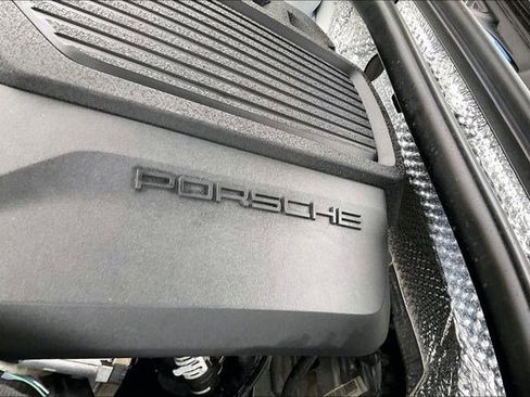 Used 2024 Porsche Macan image 38