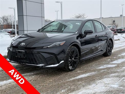 Used 2025 Toyota Camry SE image 7