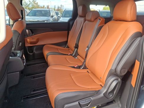 New 2026 Kia Carnival SX w/ SX Dark Edition Package FWD image 11
