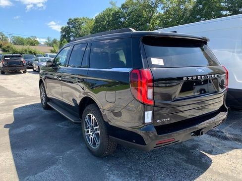 New 2025 Ford Expedition Active image 18