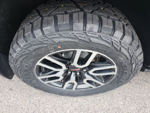 Used 2023 GMC Yukon AT4 image 7