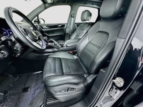 Certified 2023 Porsche Cayenne AWD/4WD image 5