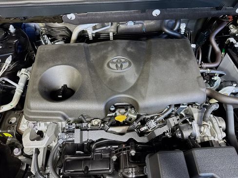 Used 2025 Toyota RAV4 XLE FWD image 37