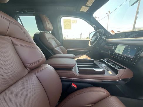 New 2025 Lincoln Navigator Reserve image 22