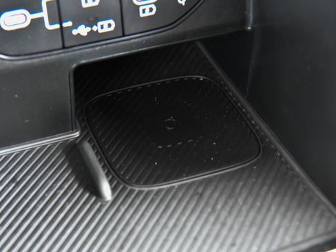 Used 2025 Kia Sorento S image 30