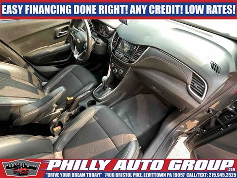 Used 2018 Chevrolet Trax LT w/ LT Convenience Package image 12