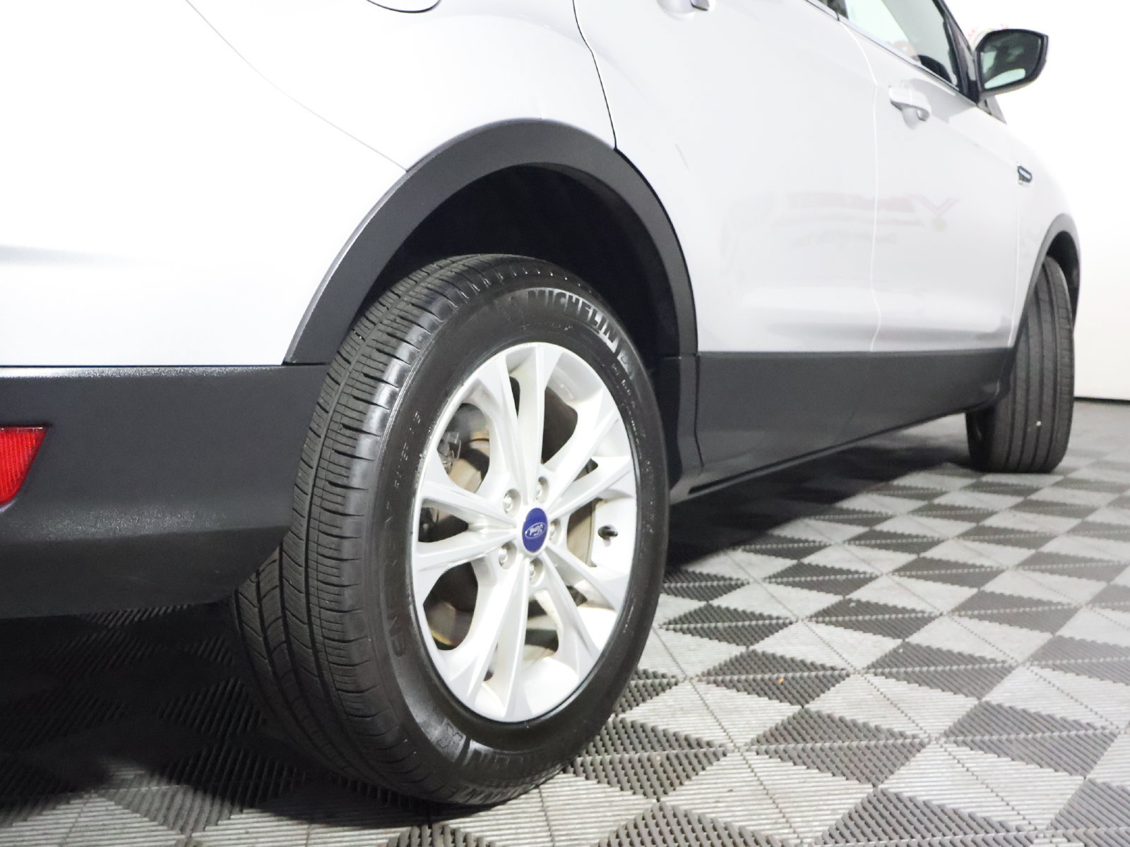 Used 2017 Ford Escape SE w/ Equipment Group 201A AWD/4WD image 13