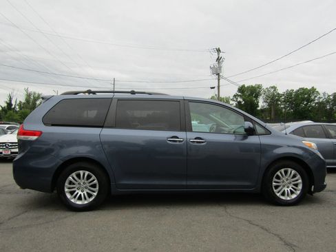 Used 2013 Toyota Sienna XLE FWD image 8