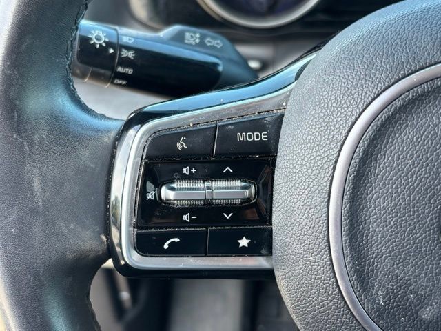 Used 2024 Kia Carnival EX FWD image 17