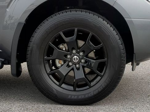 Certified 2021 Nissan Frontier SV w/ Midnight Edition Floor Mats image 11