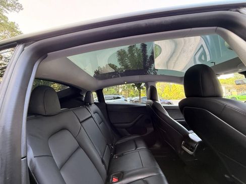 Used 2021 Tesla Model Y Long Range AWD/4WD image 29