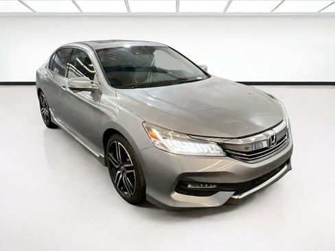 Used 2017 Honda Accord Touring image 3